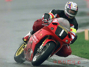 中国摩托车队在世界摩托车耐力锦标赛中扬眉吐