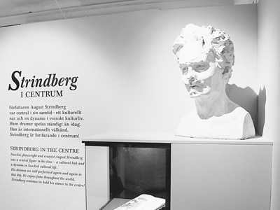 斯特林堡纪念馆入口处的斯特林堡雕像。刘仲华摄 斯特林堡纪念馆入口处的斯特林堡雕像。刘仲华摄