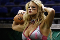 墨西哥上演火辣内衣橄榄球赛