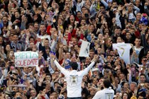 皇马队员全城游街庆祝西甲夺冠