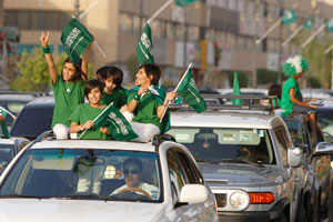 沙特民众首都街头驾车巡游庆祝建国日