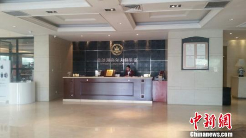 占地千余亩的金沙湖高尔夫俱乐部仍在经营 齐永 摄 占地千余亩的金沙湖高尔夫俱乐部仍在经营 齐永 摄