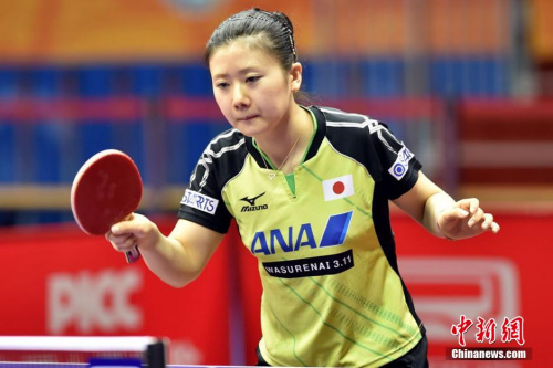 张怡宁和福原爱一个人冷峻,一个人可爱,两人形成的“反差萌”逗乐网友。 张怡宁和福原爱一个人冷峻,一个人可爱,两人形成的“反差萌”逗乐网友。