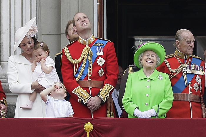 英国女王与家人的温馨瞬间