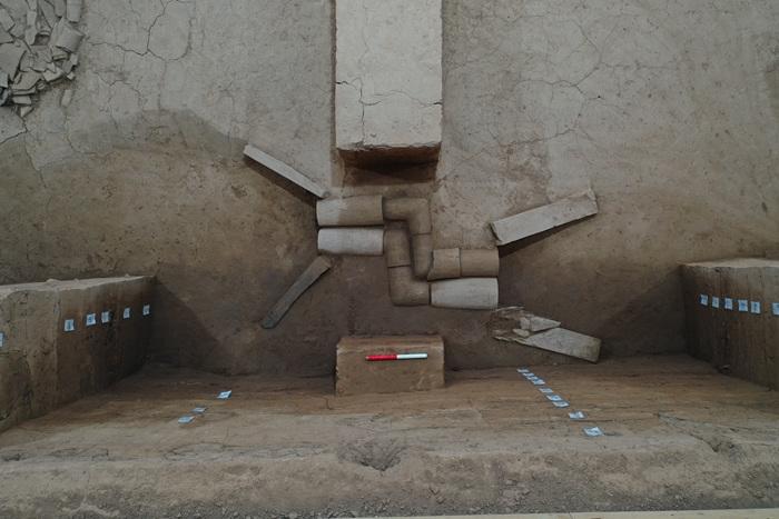 陕西考古发现千年前“冲水式”厕所
