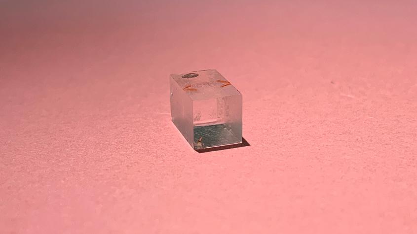 世界首例！中国科学家成功创制全波段相位匹配晶体