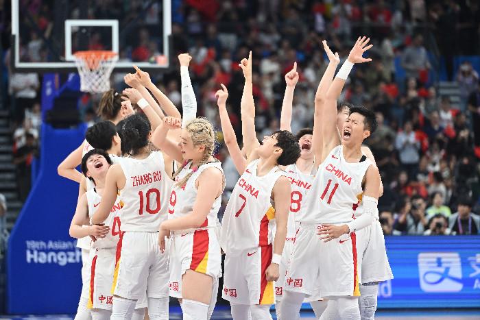 中国女篮74比72胜日本女篮夺冠