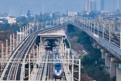 四川首条新建时速350公里高铁开通运营