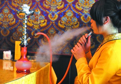 宁波咖啡馆里卖水烟 烟丝成分难辨无人能管