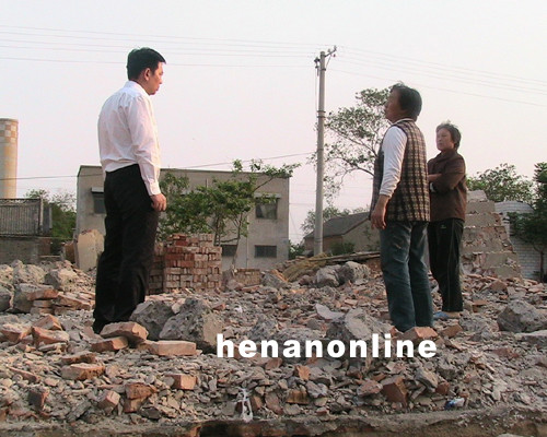 河南封丘污染化工厂停产 民众担心仍会复产---