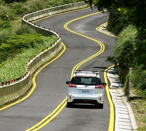 冰爽休旅情趣!试驾体验福特i-MAX 2.0