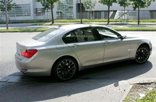 新旗舰!疑似宝马高性能M7车型谍照曝光 汽车之家 新旗舰!疑似宝马高性能M7车型谍照曝光 汽车之家