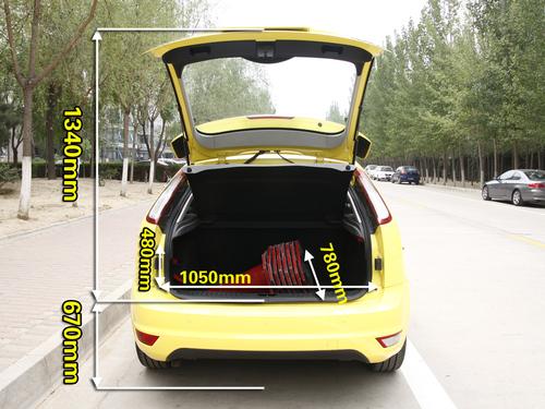 空间偏小/性能满意 福克斯两厢体验点评