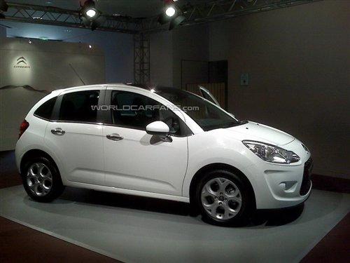 采用更多镀铬装饰 新雪铁龙C3实车曝光 汽车之家 采用更多镀铬装饰 新雪铁龙C3实车曝光 汽车之家