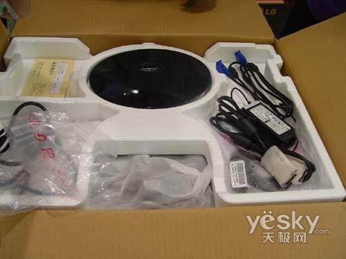 独家爆料:LG超薄LED背光显示器W2486L到货