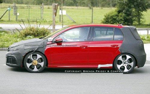 将于9月亮相 高尔夫R20轻度伪装照曝光 汽车之家 将于9月亮相 高尔夫R20轻度伪装照曝光 汽车之家