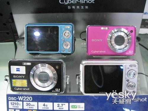 家用时尚卡片机 索尼W220送2G卡仅1440元