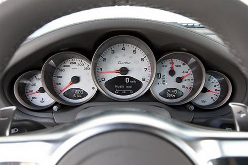 �ۺ������������Լݱ�ʱ���¿�911 Turbo