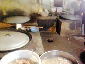 记者探访皮冻黑加工点:用洗衣机洗肉皮(组图)