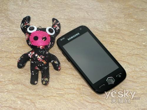 1个月跌300元!800MHZ三星i8000售3630元