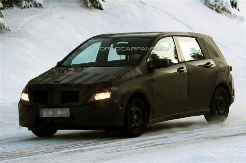 2011年发布 新一代奔驰B级雪地路试曝光 汽车之家 2011年发布 新一代奔驰B级雪地路试曝光 汽车之家