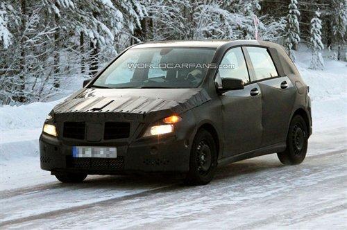 2011年发布 新一代奔驰B级雪地路试曝光 汽车之家 2011年发布 新一代奔驰B级雪地路试曝光 汽车之家