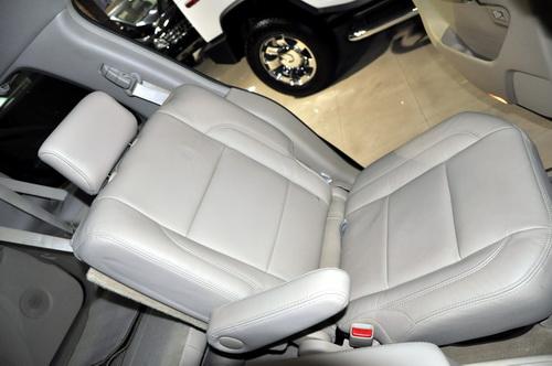 ��ɽ Ҧ���İ��� 2010��Ӣ�����QX56ʵ��