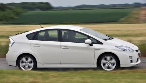 插电的混合动力车 试2012款丰田普锐斯