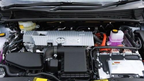 插电的混合动力车 试2012款丰田普锐斯