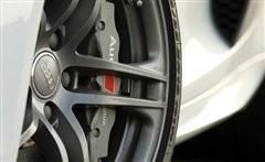 彗星撞地球 奥迪R8单挑法拉利Scuderia