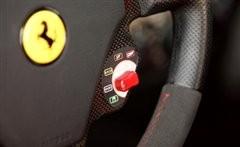 彗星撞地球 奥迪R8单挑法拉利Scuderia