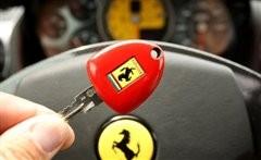 彗星撞地球 奥迪R8单挑法拉利Scuderia