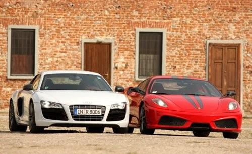 彗星撞地球 奥迪R8单挑法拉利Scuderia