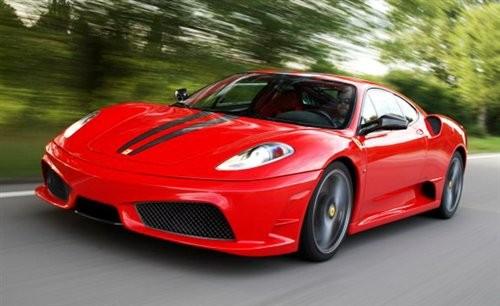 彗星撞地球 奥迪R8单挑法拉利Scuderia