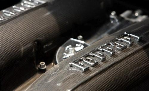 彗星撞地球 奥迪R8单挑法拉利Scuderia