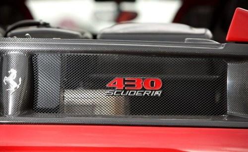 彗星撞地球 奥迪R8单挑法拉利Scuderia