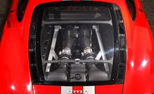 彗星撞地球 奥迪R8单挑法拉利Scuderia