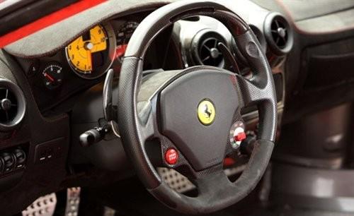 彗星撞地球 奥迪R8单挑法拉利Scuderia