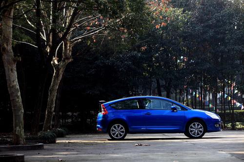 试驾雪铁龙C4 VTS轿跑车