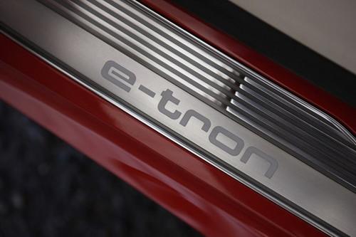 �����¼�Ԫ�������Լݰµ�e-tron���