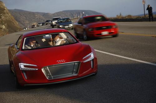 �����¼�Ԫ�������Լݰµ�e-tron���