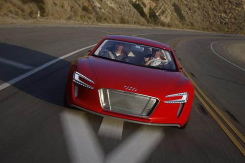 �����¼�Ԫ�������Լݰµ�e-tron���