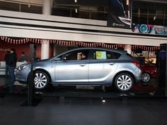 运动选谁 别克英朗对比福特福克斯两厢