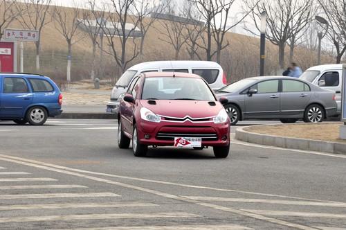"红色旋风来袭" 测试东风雪铁龙C2 VTS