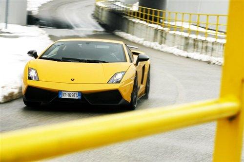 愤怒的公牛 试驾兰博基尼Superleggera 汽车之家 愤怒的公牛 试驾兰博基尼Superleggera 汽车之家