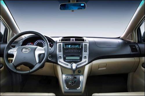 北京车展亮相 比亚迪首款SUV内饰曝光