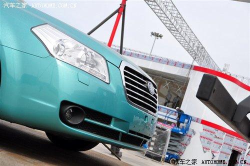 悬挂一汽标识 车展探营新款奔腾B70曝光 汽车之家 悬挂一汽标识 车展探营新款奔腾B70曝光 汽车之家