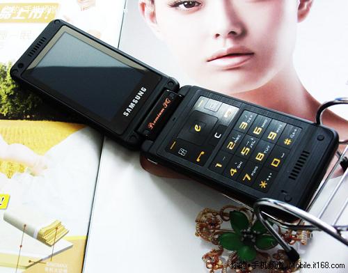 电信定制:三星 W799