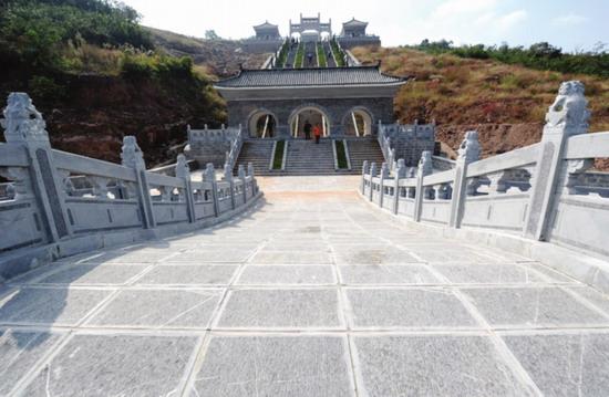 刘铭传遗骨28日葬安徽大潜山 水晶棺价值五百