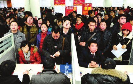 保安俏市工人难招 成都人才市场工资普涨两三成--中新网